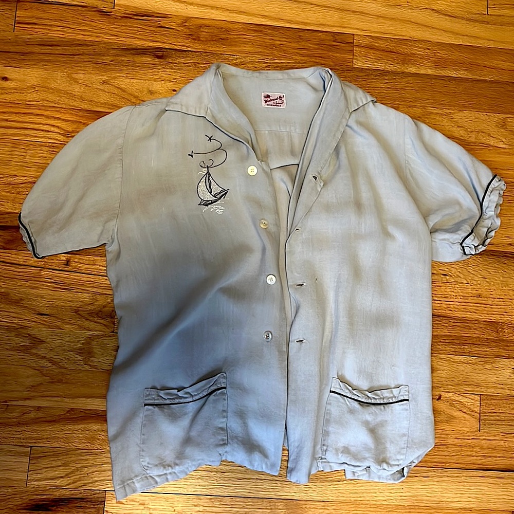 Light Blue. Size Large.